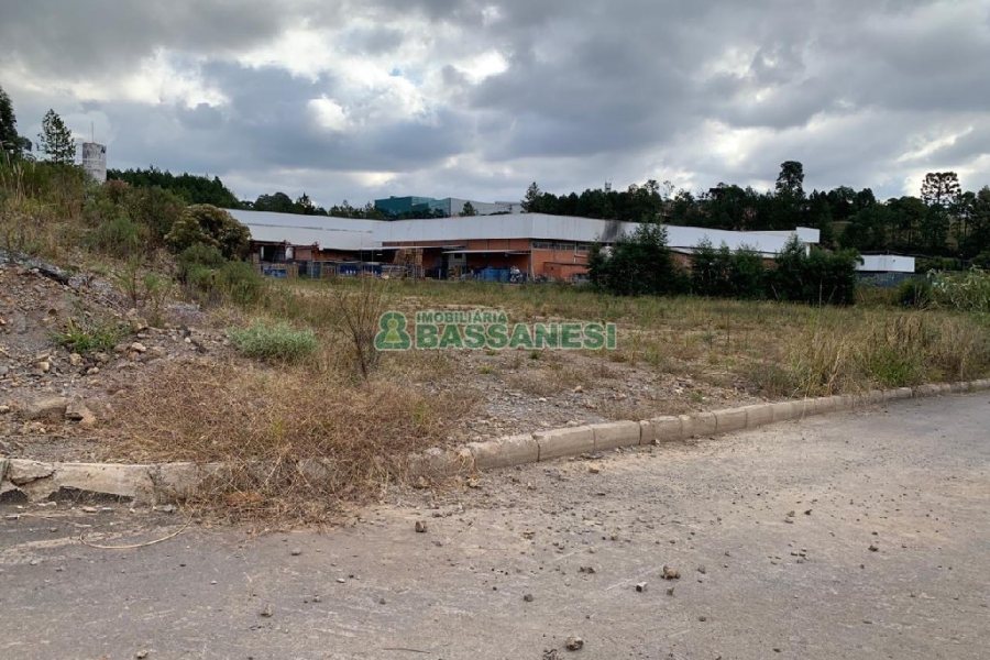 Terreno, no bairro Desvio Rizzo em Caxias do Sul para Comprar