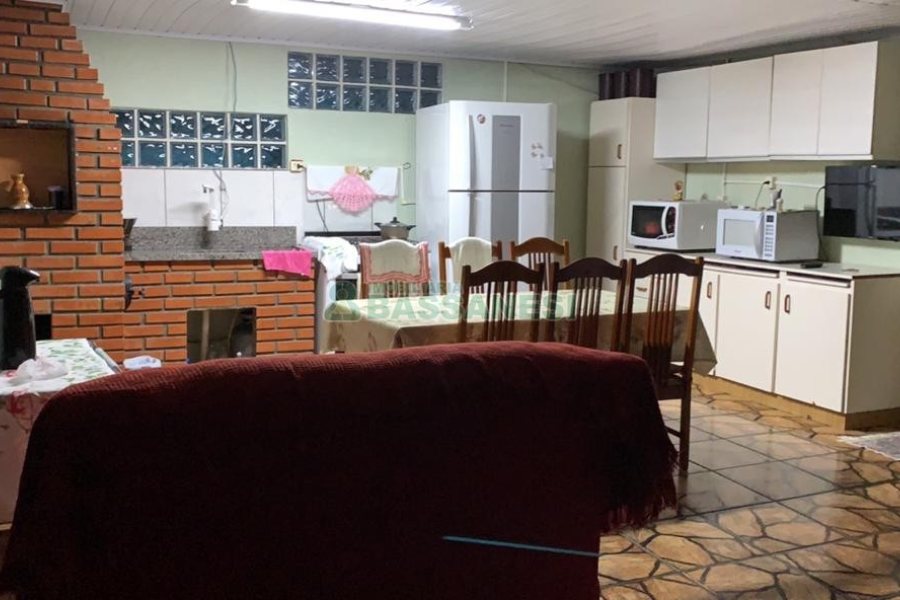Casa com 162m², 4 dormitórios, 4 vagas, no bairro Santa Catarina em Caxias do Sul para Comprar