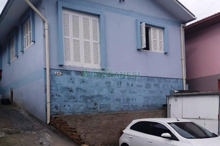 Casa com 162m², 4 dormitórios, 4 vagas, no bairro Santa Catarina em Caxias do Sul para Comprar