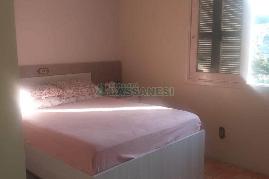 Casa com 162m², 4 dormitórios, 4 vagas, no bairro Santa Catarina em Caxias do Sul para Comprar