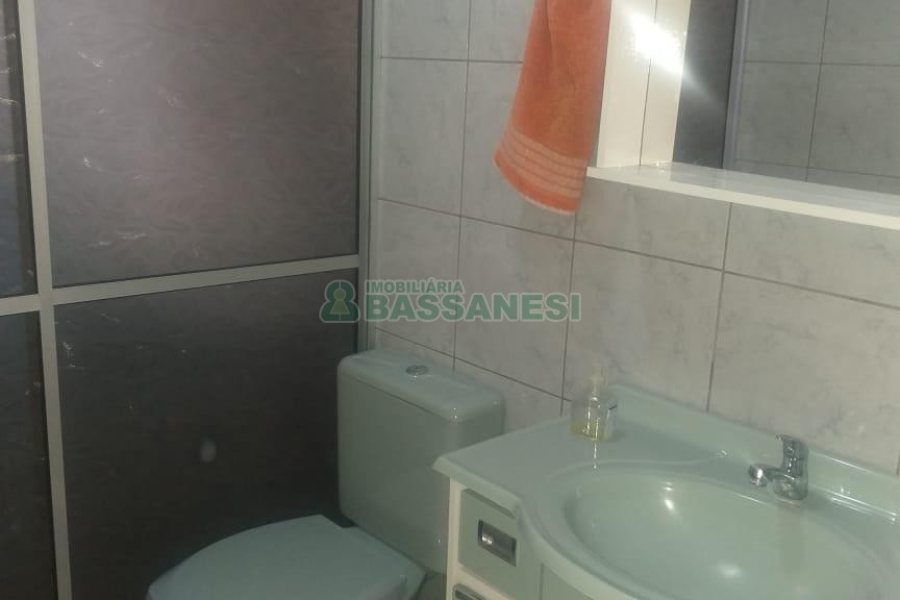 Casa com 162m², 4 dormitórios, 4 vagas, no bairro Santa Catarina em Caxias do Sul para Comprar