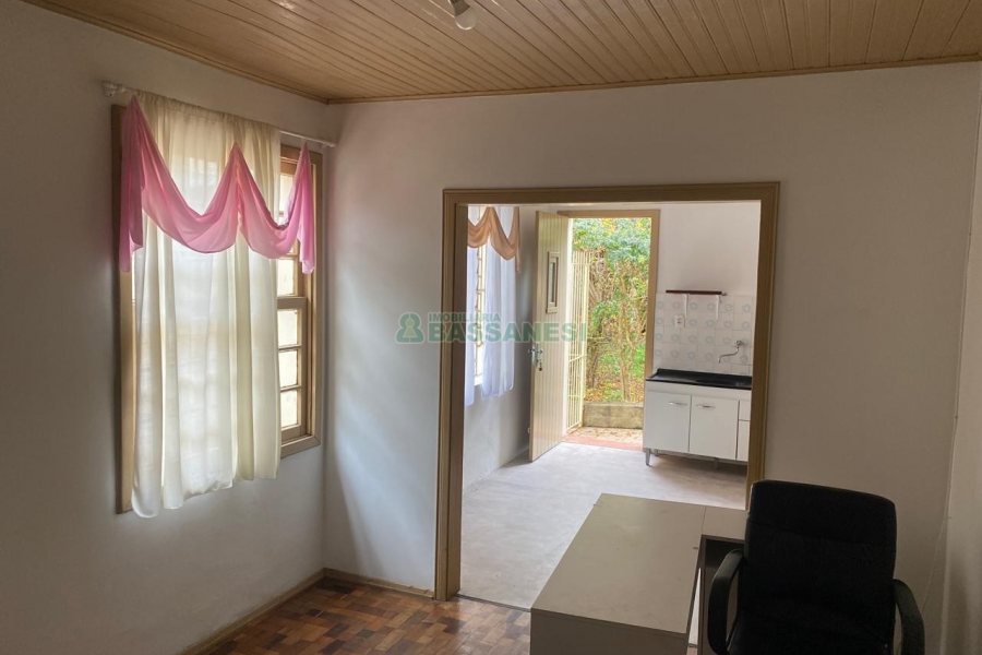 Casa com 100m², 2 dormitórios, no bairro Rio Branco em Caxias do Sul para Alugar