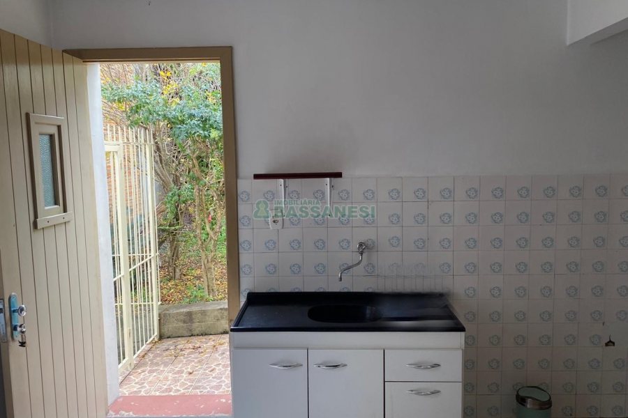 Casa com 100m², 2 dormitórios, no bairro Rio Branco em Caxias do Sul para Alugar