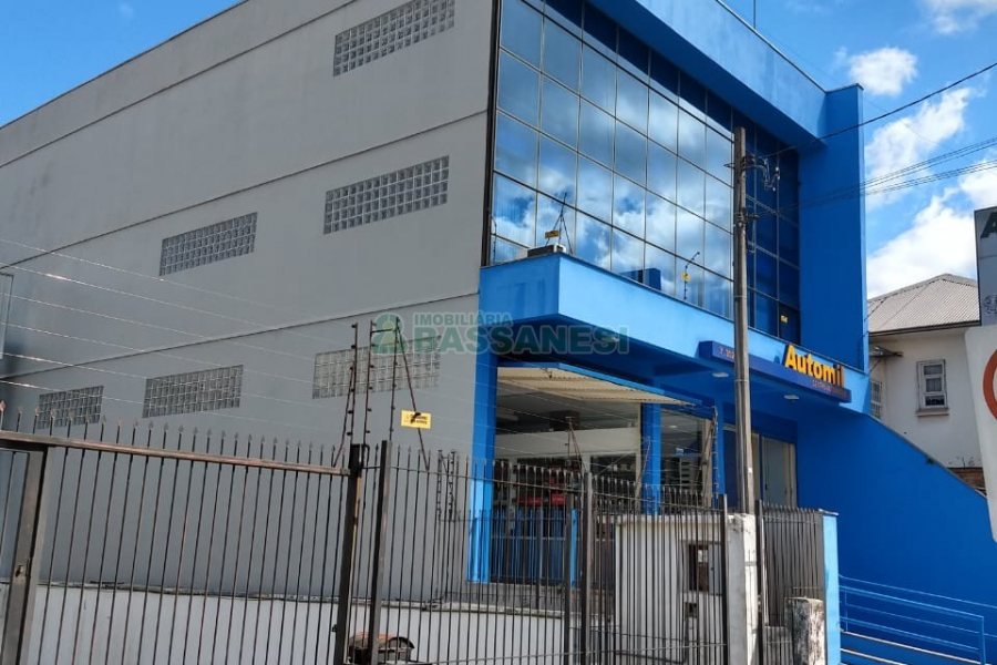 Loja com 713m², 10 vagas, no bairro Pio X em Caxias do Sul para Comprar