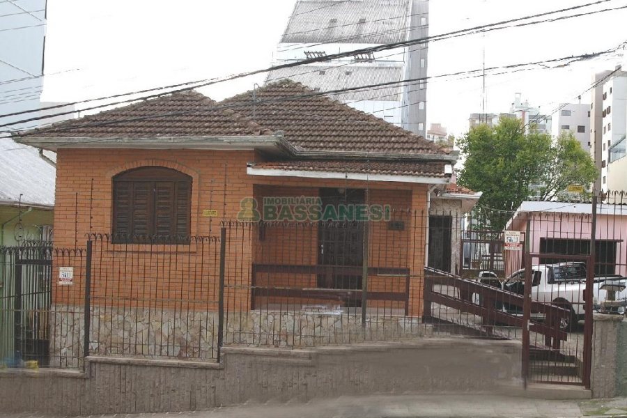 Casa com 140m², 4 dormitórios, 2 vagas, no bairro São Pelegrino em Caxias do Sul para Comprar