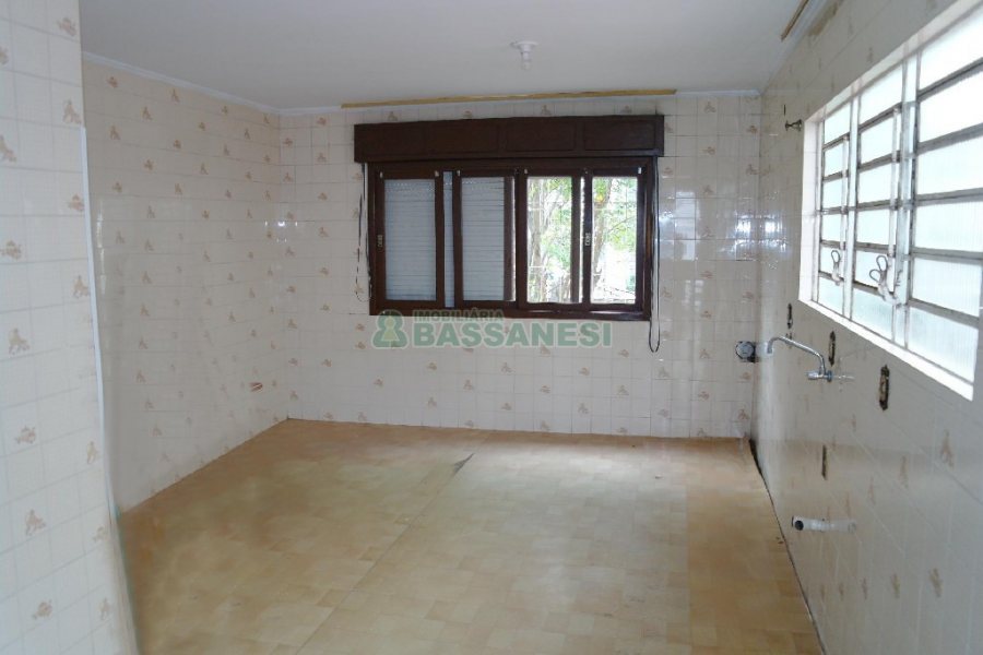 Casa com 140m², 4 dormitórios, 2 vagas, no bairro São Pelegrino em Caxias do Sul para Comprar