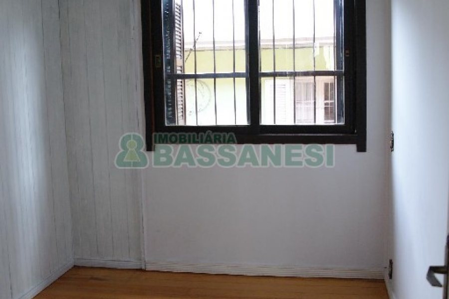 Casa com 140m², 4 dormitórios, 2 vagas, no bairro São Pelegrino em Caxias do Sul para Comprar