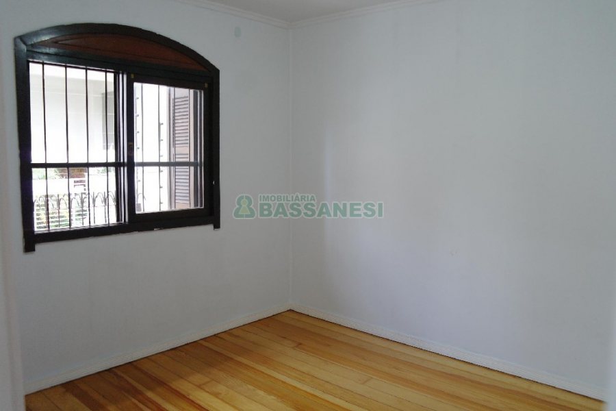 Casa com 140m², 4 dormitórios, 2 vagas, no bairro São Pelegrino em Caxias do Sul para Comprar