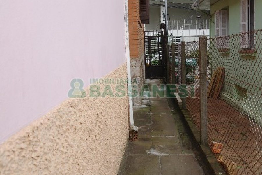Casa com 140m², 4 dormitórios, 2 vagas, no bairro São Pelegrino em Caxias do Sul para Comprar
