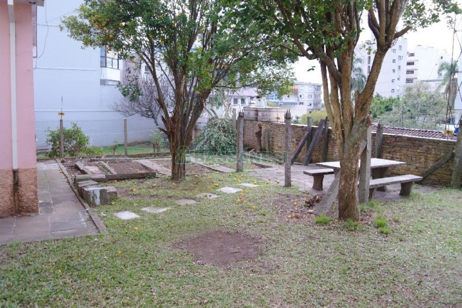 Casa com 140m², 4 dormitórios, 2 vagas, no bairro São Pelegrino em Caxias do Sul para Comprar