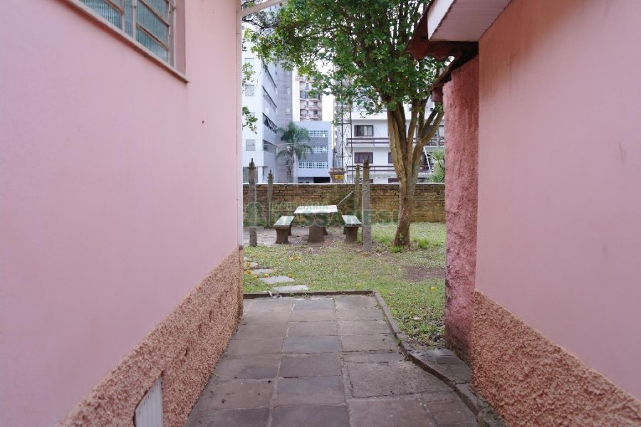 Casa com 140m², 4 dormitórios, 2 vagas, no bairro São Pelegrino em Caxias do Sul para Comprar