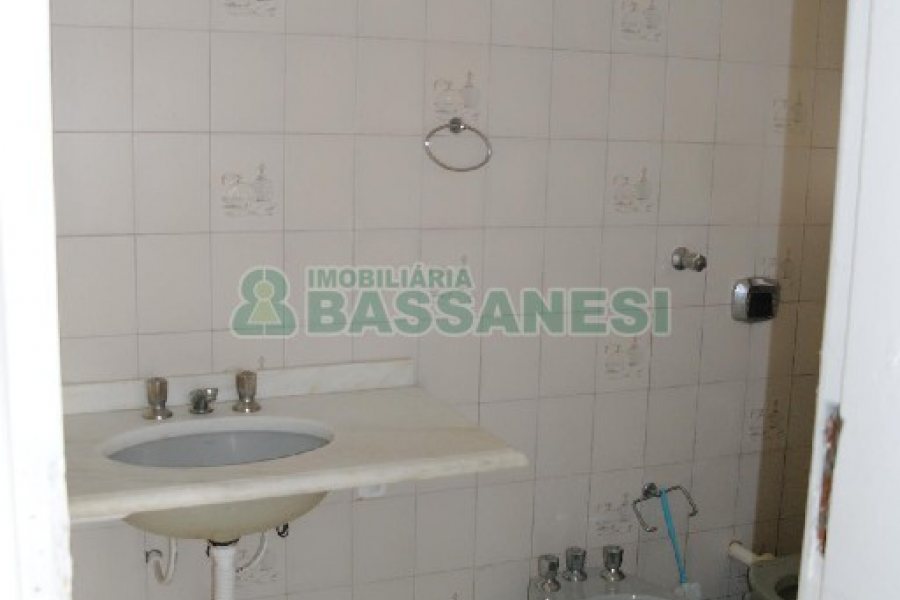Casa com 140m², 4 dormitórios, 2 vagas, no bairro São Pelegrino em Caxias do Sul para Comprar