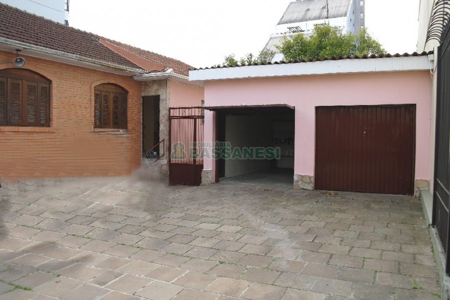 Casa com 140m², 4 dormitórios, 2 vagas, no bairro São Pelegrino em Caxias do Sul para Comprar