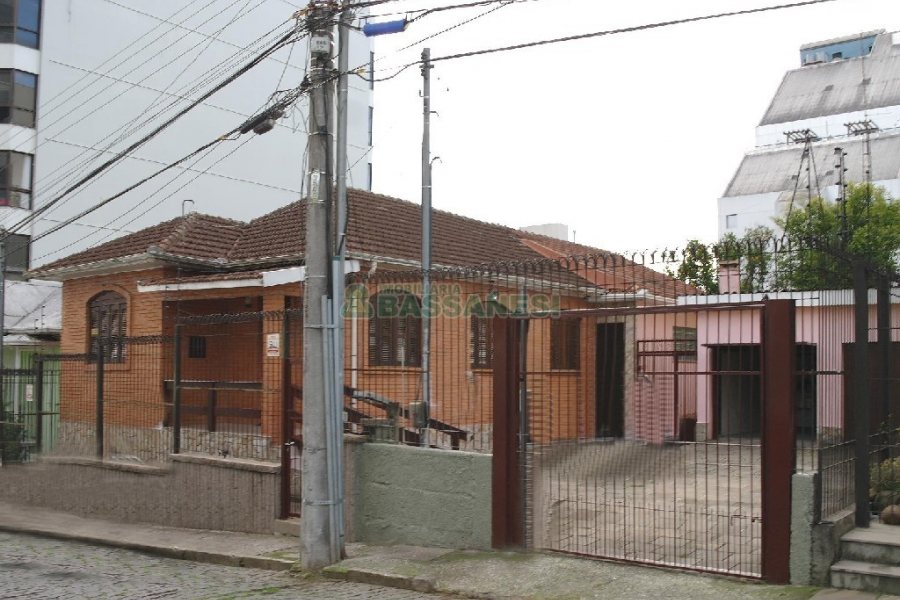 Casa com 140m², 4 dormitórios, 2 vagas, no bairro São Pelegrino em Caxias do Sul para Comprar