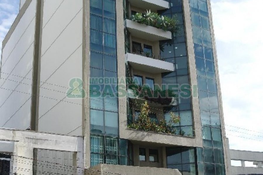 Sala com 57m², no bairro Centro em Caxias do Sul para Alugar ou Comprar