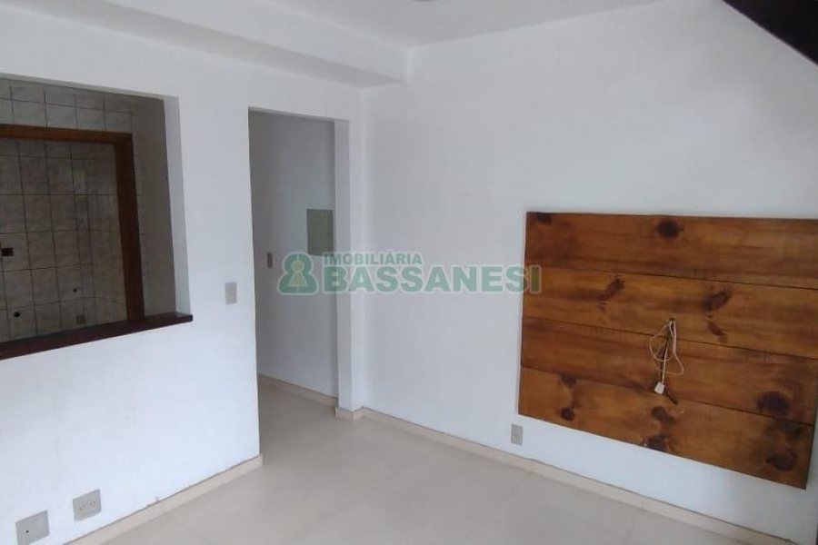 Casa com 102m², 3 dormitórios, 2 vagas, no bairro Interlagos em Caxias do Sul para Comprar