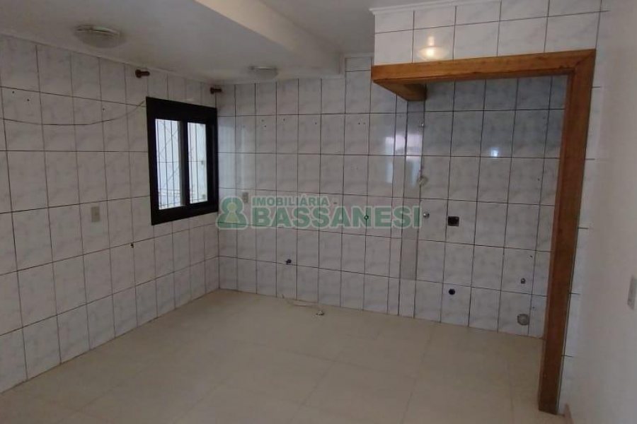 Casa com 102m², 3 dormitórios, 2 vagas, no bairro Interlagos em Caxias do Sul para Comprar