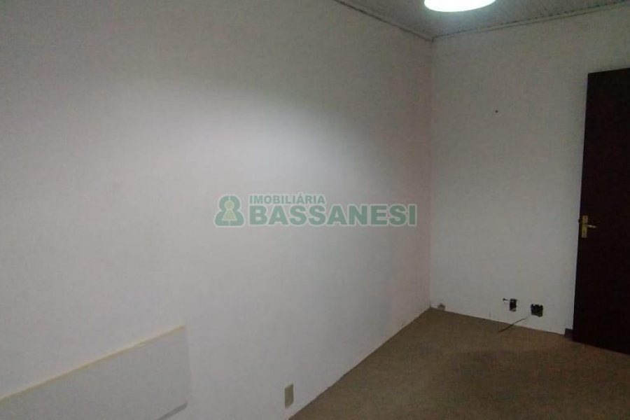 Casa com 102m², 3 dormitórios, 2 vagas, no bairro Interlagos em Caxias do Sul para Comprar