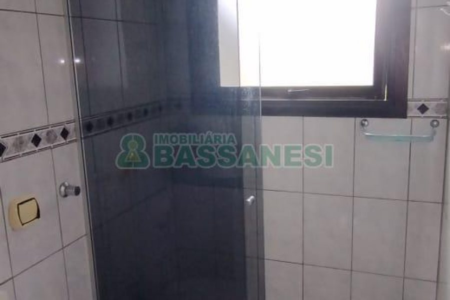 Casa com 102m², 3 dormitórios, 2 vagas, no bairro Interlagos em Caxias do Sul para Comprar