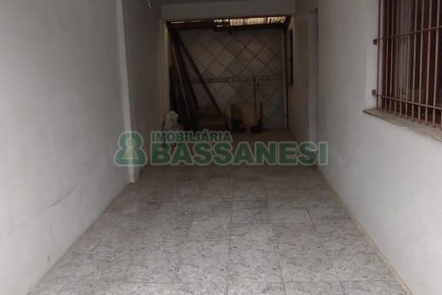 Casa com 102m², 3 dormitórios, 2 vagas, no bairro Interlagos em Caxias do Sul para Comprar