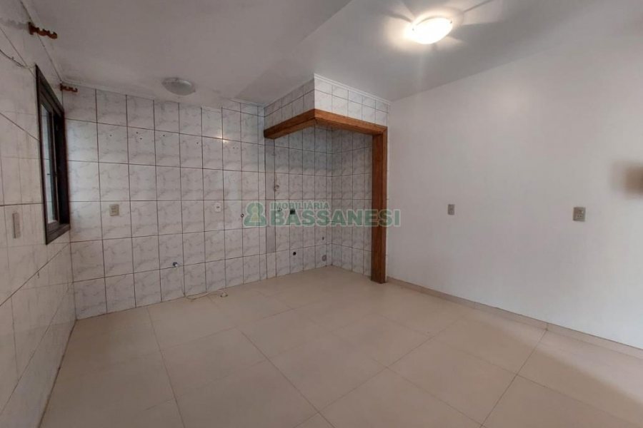 Sobrado com 102m², 3 dormitórios, 2 vagas, no bairro Interlagos em Caxias do Sul para Alugar ou Comprar