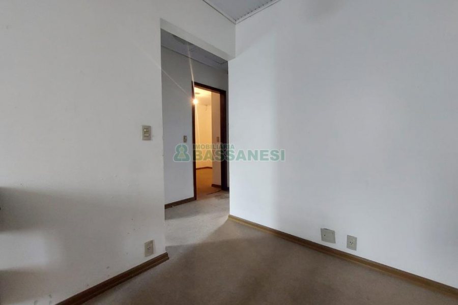 Sobrado com 102m², 3 dormitórios, 2 vagas, no bairro Interlagos em Caxias do Sul para Alugar ou Comprar