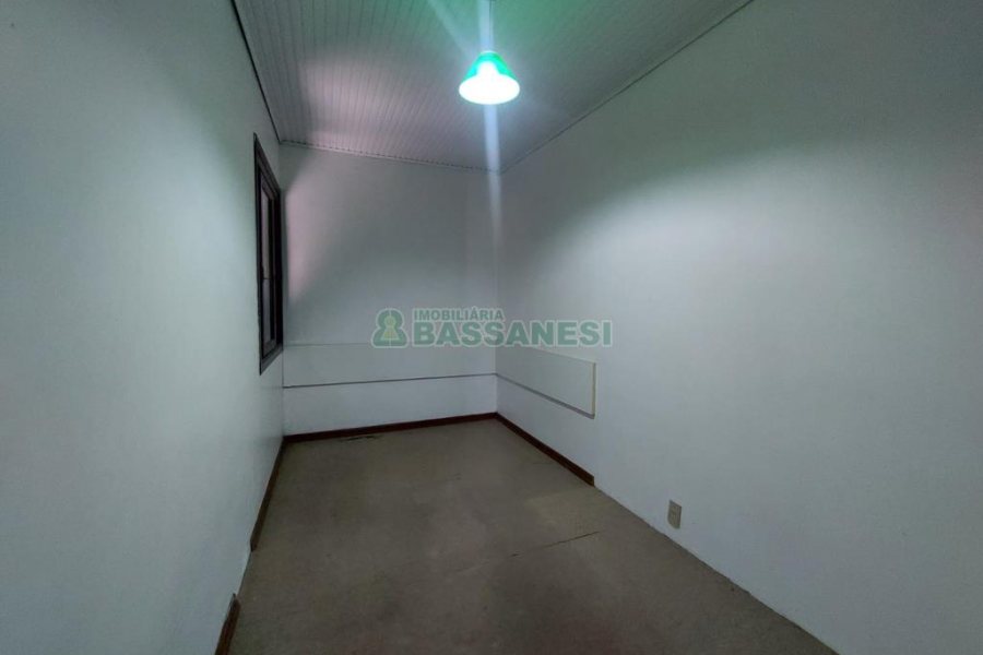 Sobrado com 102m², 3 dormitórios, 2 vagas, no bairro Interlagos em Caxias do Sul para Alugar ou Comprar