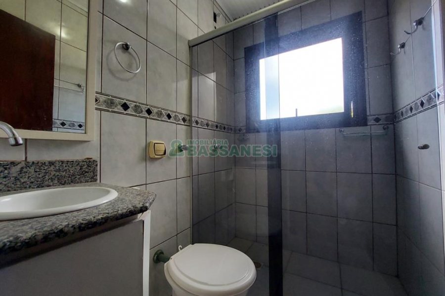 Sobrado com 102m², 3 dormitórios, 2 vagas, no bairro Interlagos em Caxias do Sul para Alugar ou Comprar