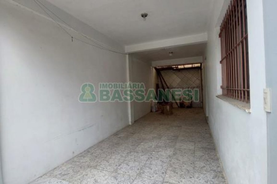 Sobrado com 102m², 3 dormitórios, 2 vagas, no bairro Interlagos em Caxias do Sul para Alugar ou Comprar