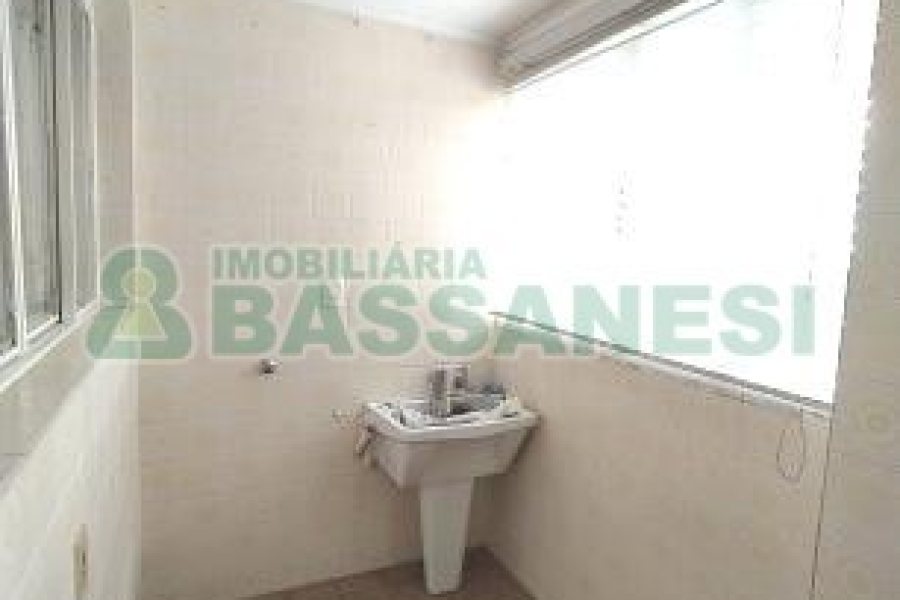 Apartamento com 85m², 3 dormitórios, 1 vaga, no bairro Sagrada Família em Caxias do Sul para Comprar