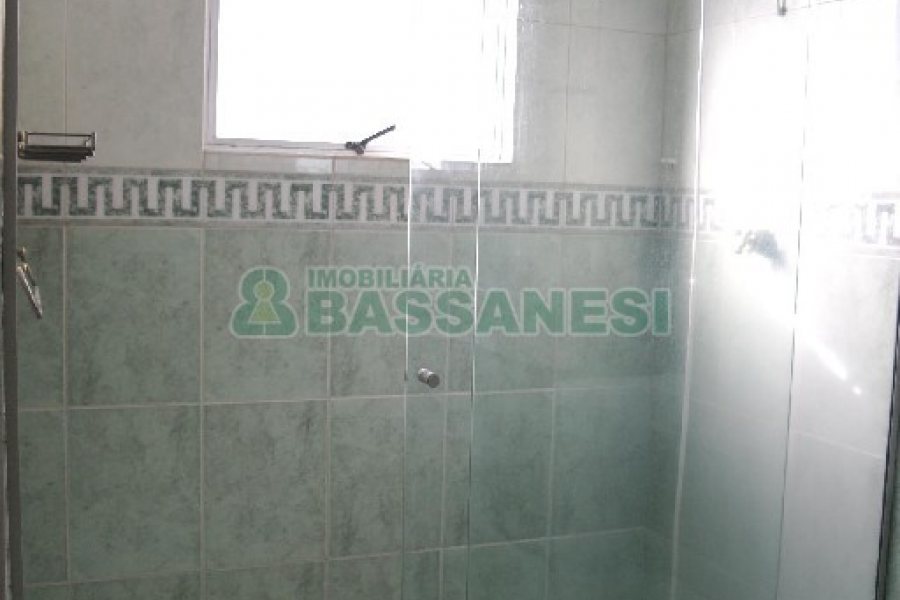 Casa com 113m², 3 dormitórios, 2 vagas, no bairro Exposição em Caxias do Sul para Alugar