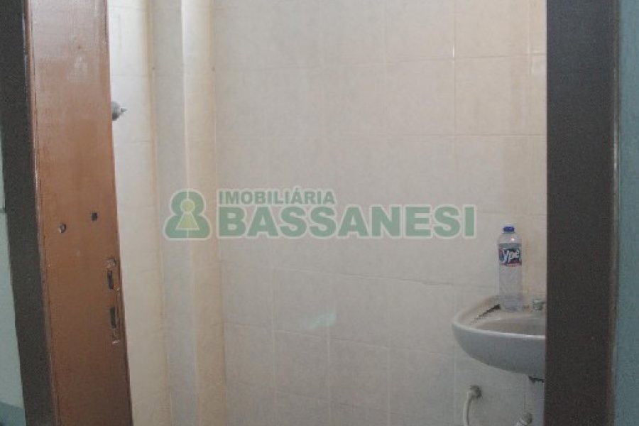 Casa com 113m², 3 dormitórios, 2 vagas, no bairro Exposição em Caxias do Sul para Alugar