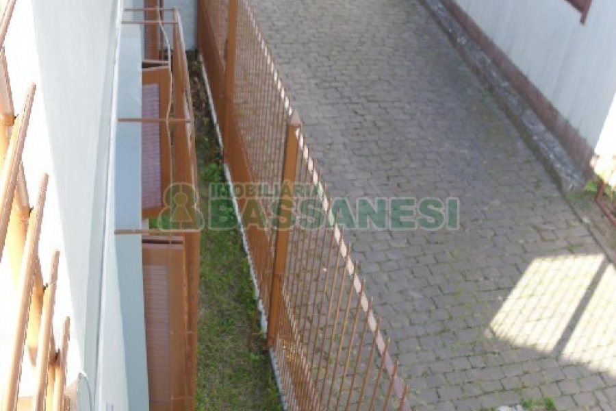 Casa com 113m², 3 dormitórios, 2 vagas, no bairro Exposição em Caxias do Sul para Alugar