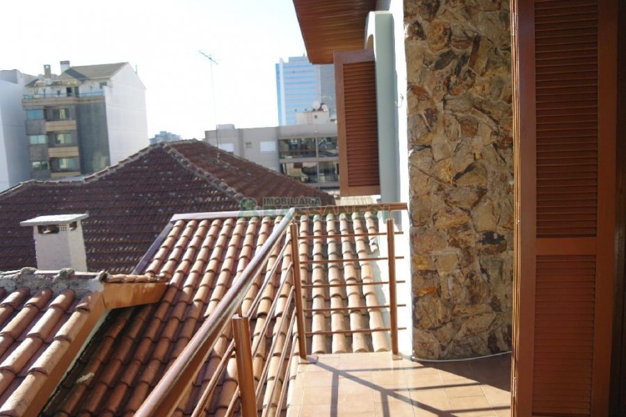 Casa com 113m², 3 dormitórios, 2 vagas, no bairro Exposição em Caxias do Sul para Alugar