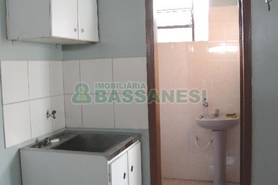 Casa com 113m², 3 dormitórios, 2 vagas, no bairro Exposição em Caxias do Sul para Alugar