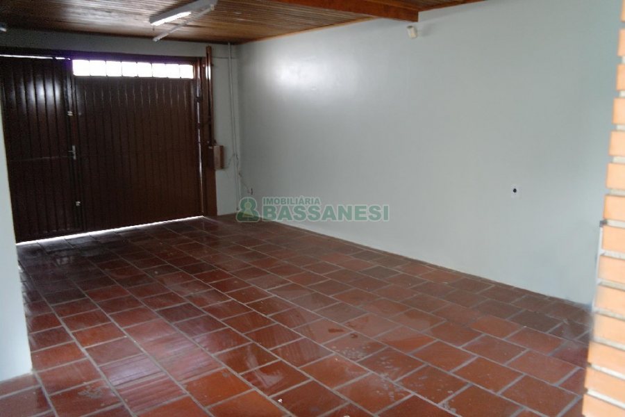 Casa com 113m², 3 dormitórios, 2 vagas, no bairro Exposição em Caxias do Sul para Alugar