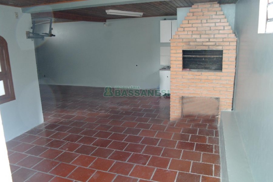 Casa com 113m², 3 dormitórios, 2 vagas, no bairro Exposição em Caxias do Sul para Alugar