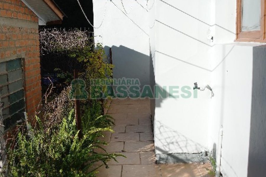 Casa com 113m², 3 dormitórios, 2 vagas, no bairro Exposição em Caxias do Sul para Alugar