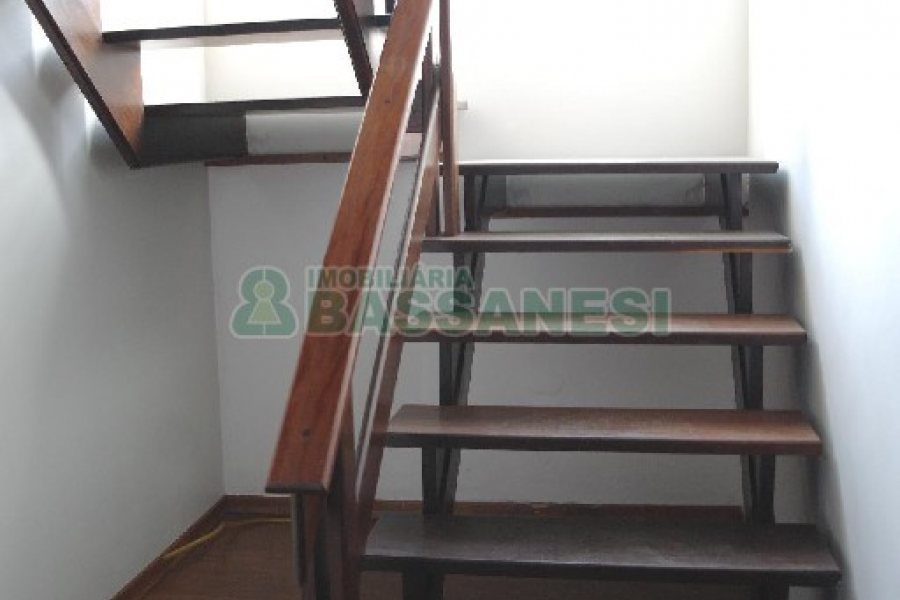 Casa com 113m², 3 dormitórios, 2 vagas, no bairro Exposição em Caxias do Sul para Alugar