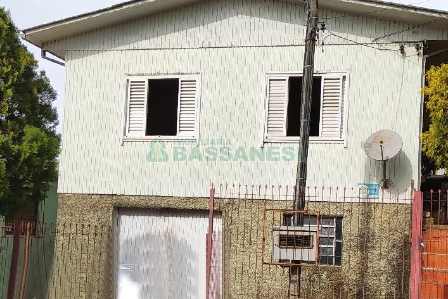 Casa com 106m², 3 dormitórios, 3 vagas, no bairro Sagrada Família em Caxias do Sul para Comprar