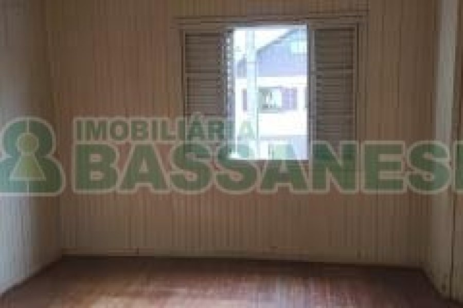Casa com 106m², 3 dormitórios, 3 vagas, no bairro Sagrada Família em Caxias do Sul para Comprar