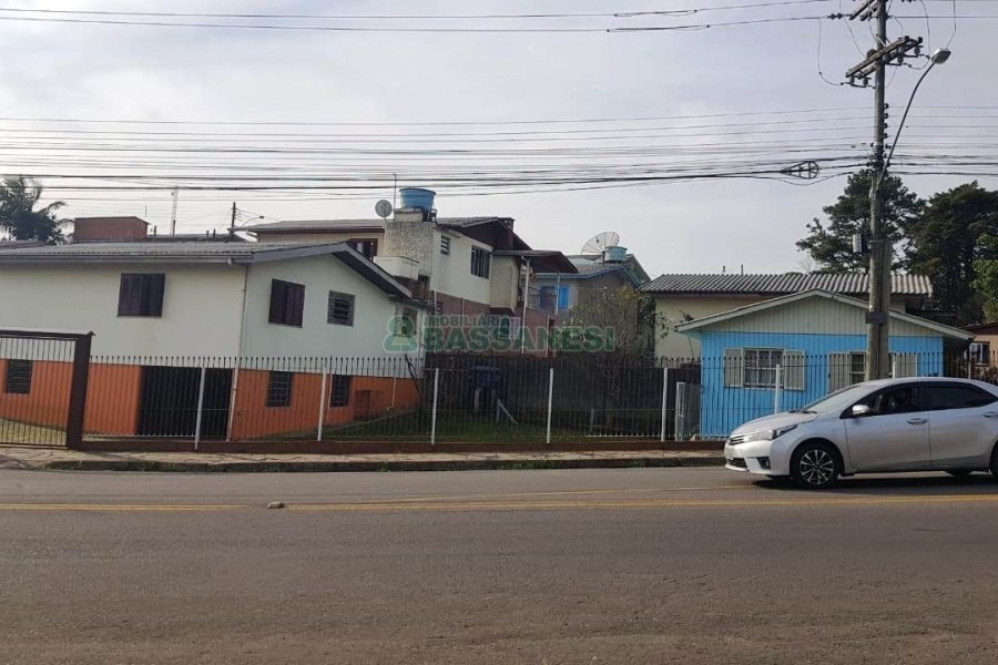 Casa, 3 dormitórios, 3 vagas, no bairro Fatima em Caxias do Sul para Comprar