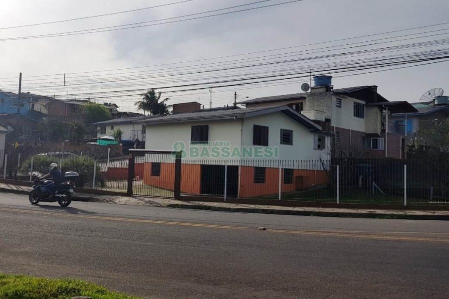 Casa, 3 dormitórios, 3 vagas, no bairro Fatima em Caxias do Sul para Comprar