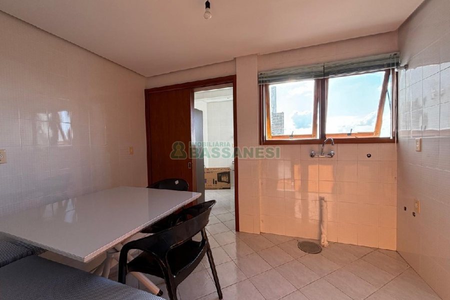 Apto Mobiliado com 184m², 3 dormitórios, 2 vagas, no bairro São Pelegrino em Caxias do Sul para Alugar