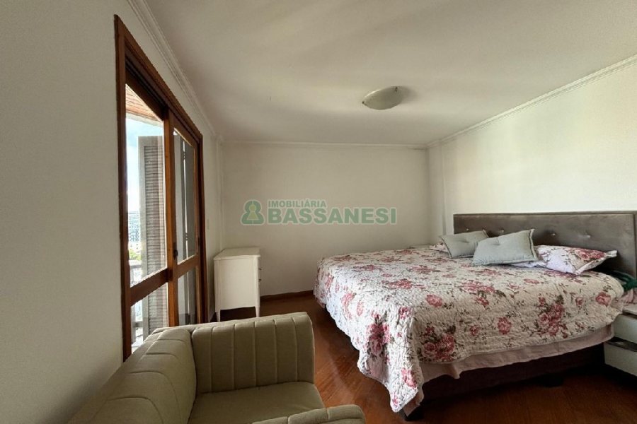Apto Mobiliado com 184m², 3 dormitórios, 2 vagas, no bairro São Pelegrino em Caxias do Sul para Alugar