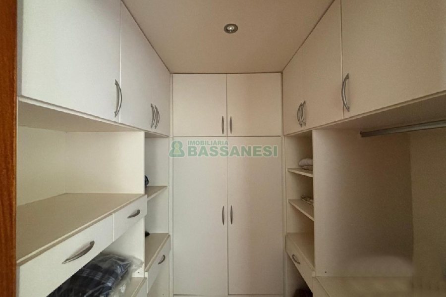 Apto Mobiliado com 184m², 3 dormitórios, 2 vagas, no bairro São Pelegrino em Caxias do Sul para Alugar