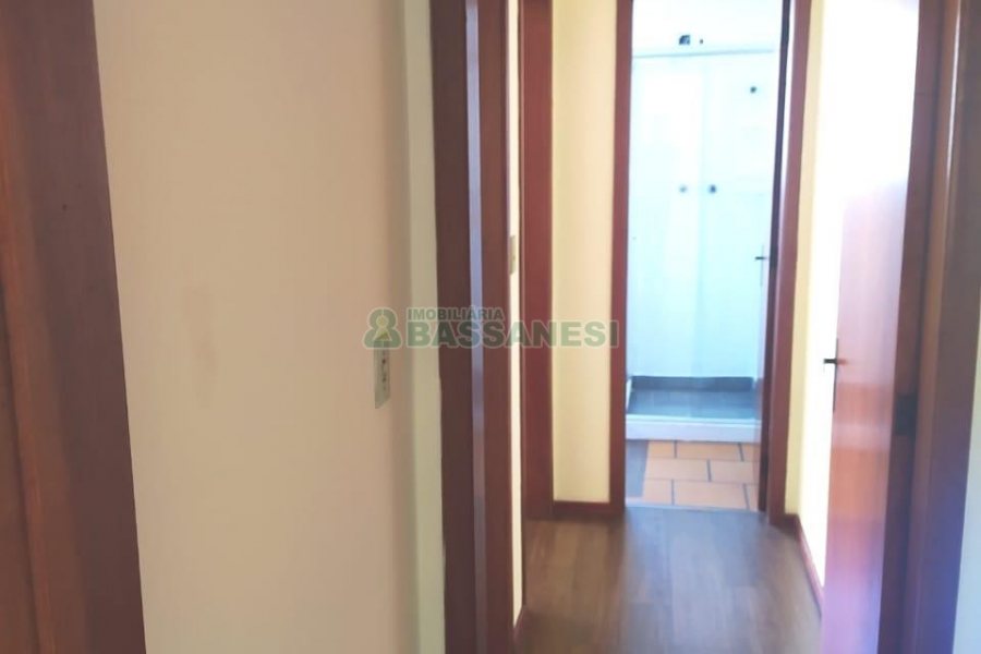 Apartamento com 95m², 2 dormitórios, 1 vaga, no bairro Lourdes em Caxias do Sul para Alugar