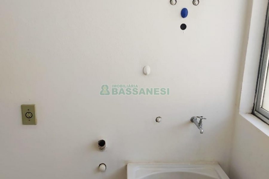 Apartamento com 95m², 2 dormitórios, 1 vaga, no bairro Lourdes em Caxias do Sul para Alugar