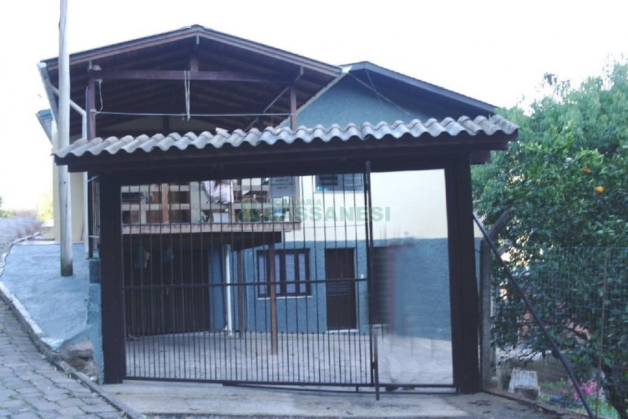 Casa com 70m², 3 dormitórios, 2 vagas, no bairro Galópolis em Caxias do Sul para Alugar