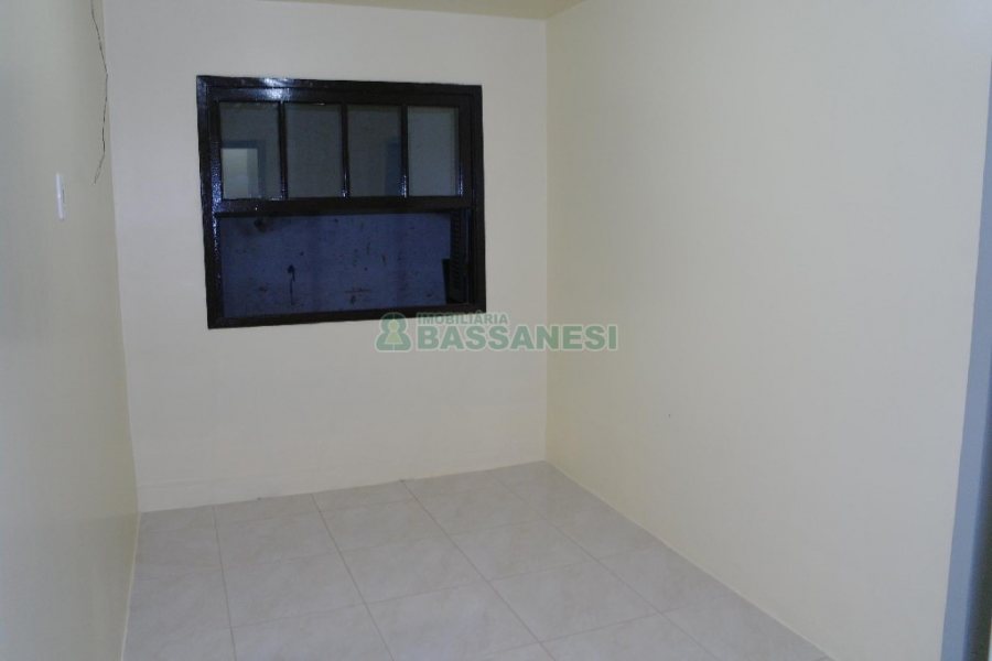 Casa com 70m², 3 dormitórios, 2 vagas, no bairro Galópolis em Caxias do Sul para Alugar